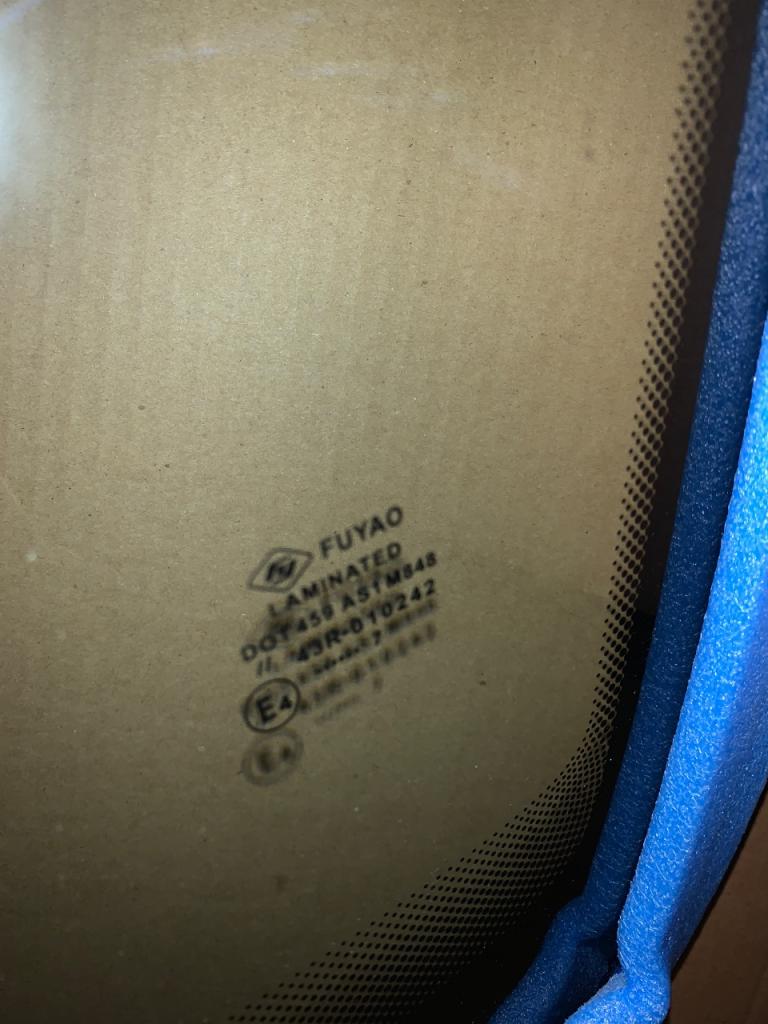 Pare brise Ferrari 456 LesAnciennes.com