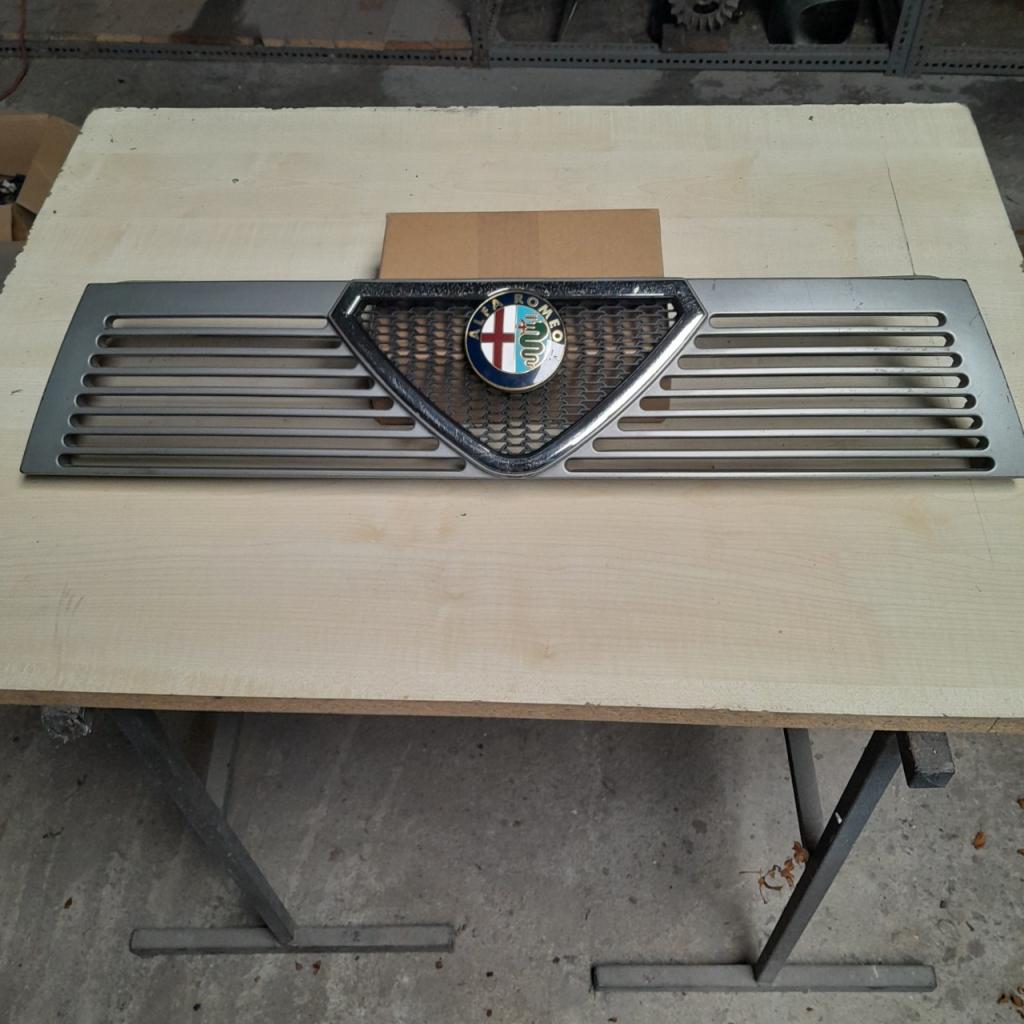 Grille de calandre ALFA ROMEO 75 Toute LesAnciennes.com