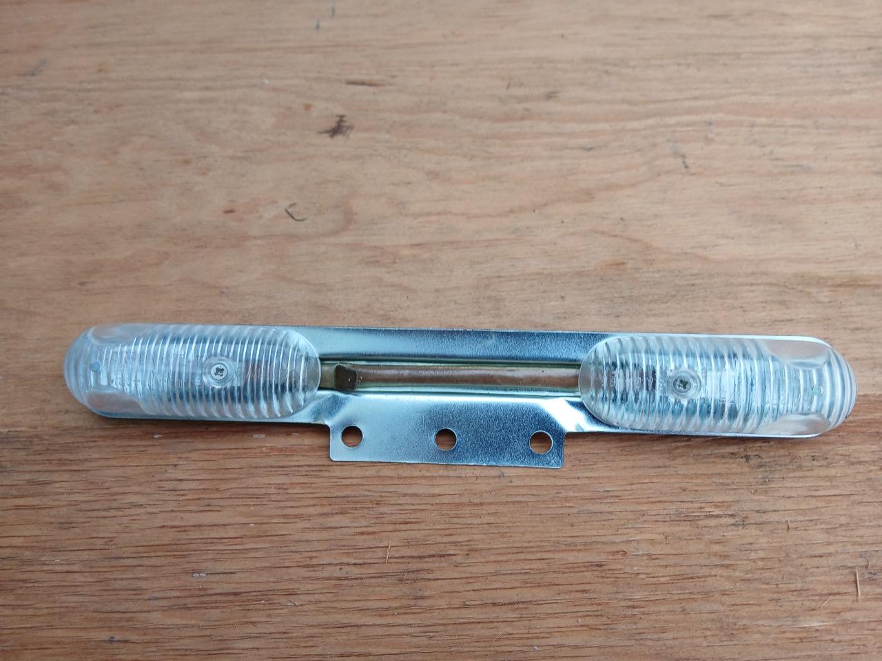 Eclairage PEUGEOT 404 LesAnciennes.com