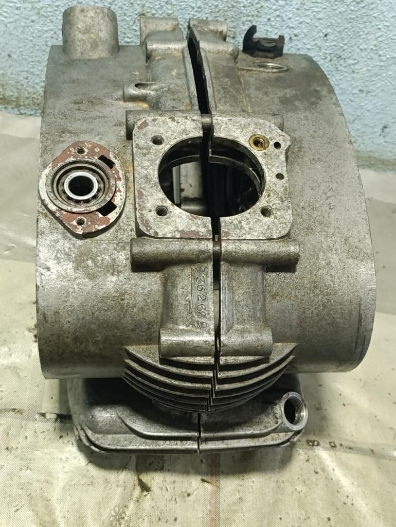 Carter moteur Ducati 125 MD36268 LesAnciennes.com