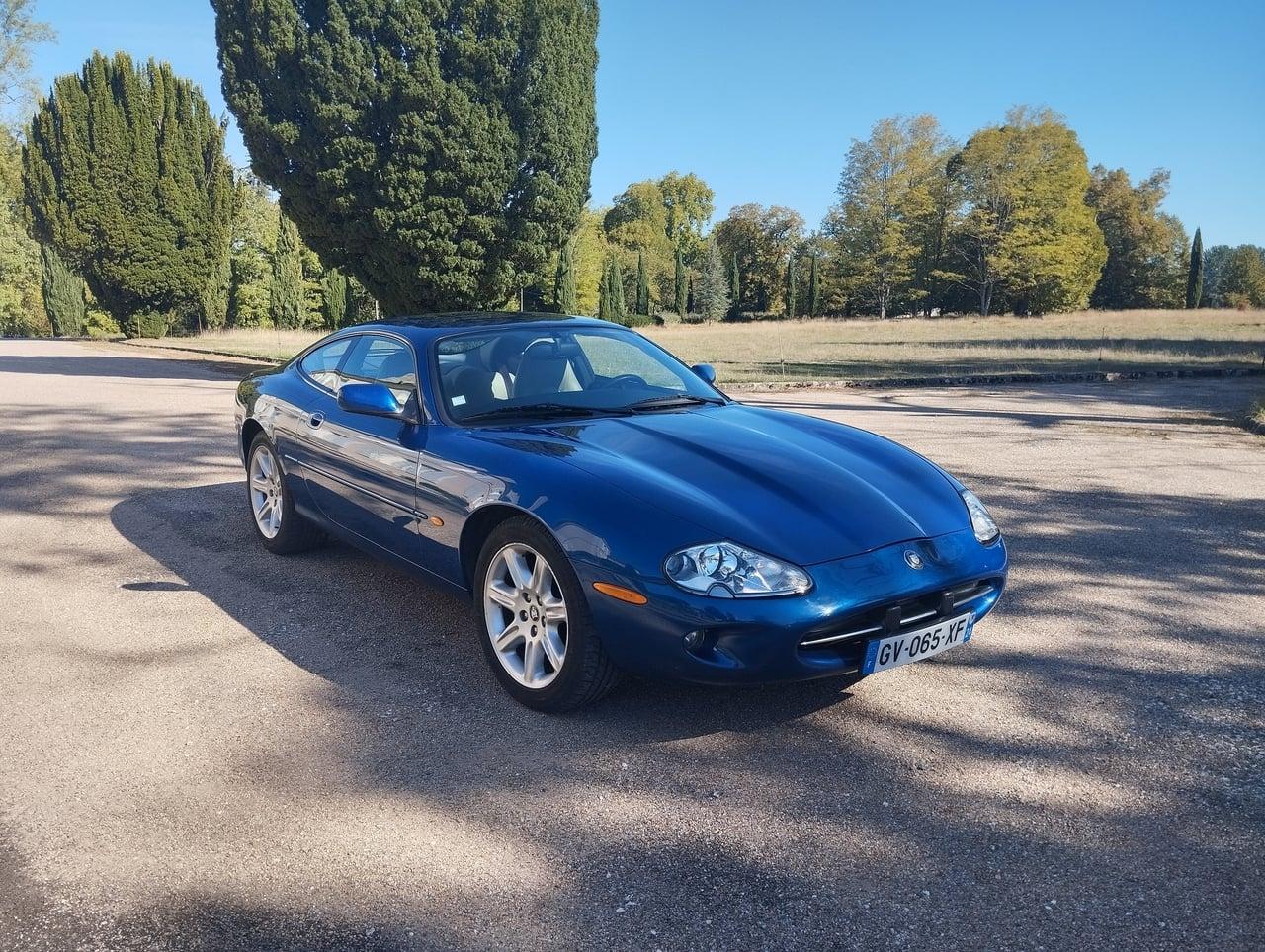 1998 Jaguar XK8 X100 LesAnciennes.com