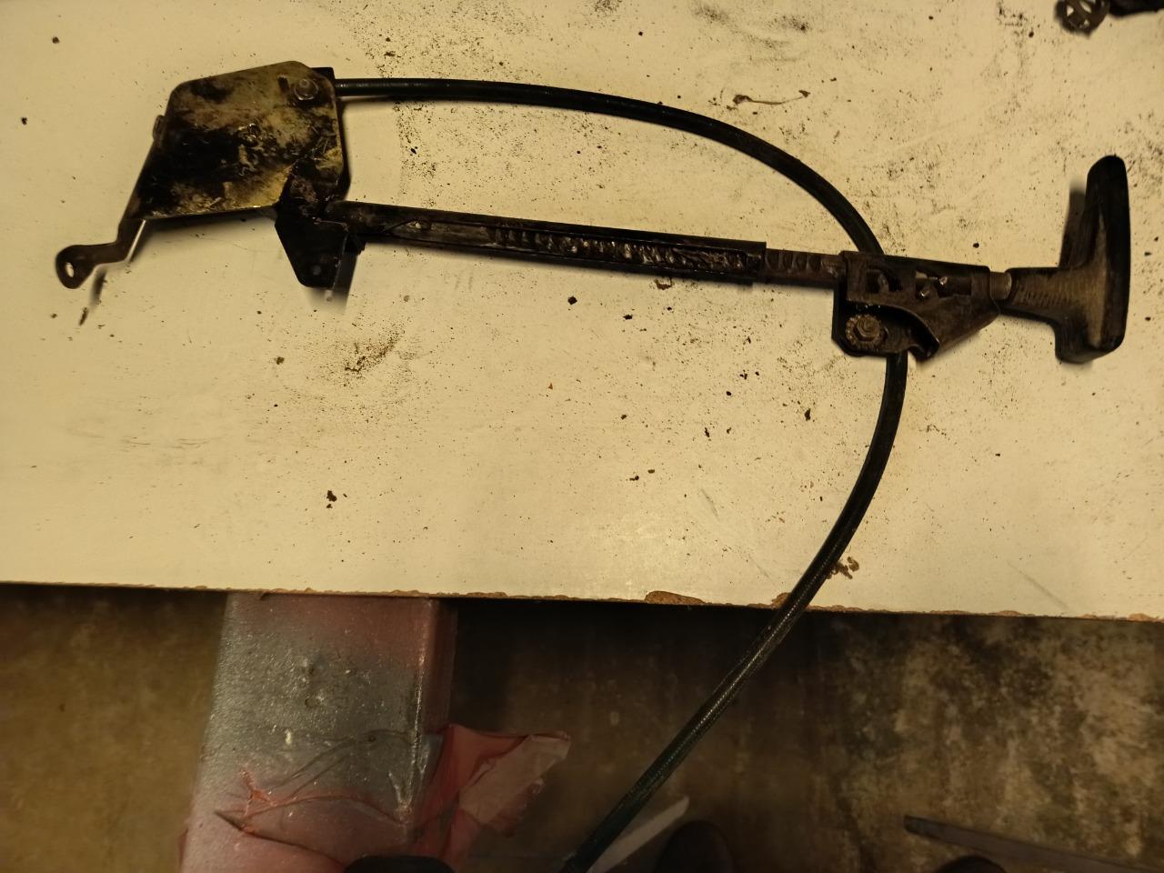 Frein à main LesAnciennes.com