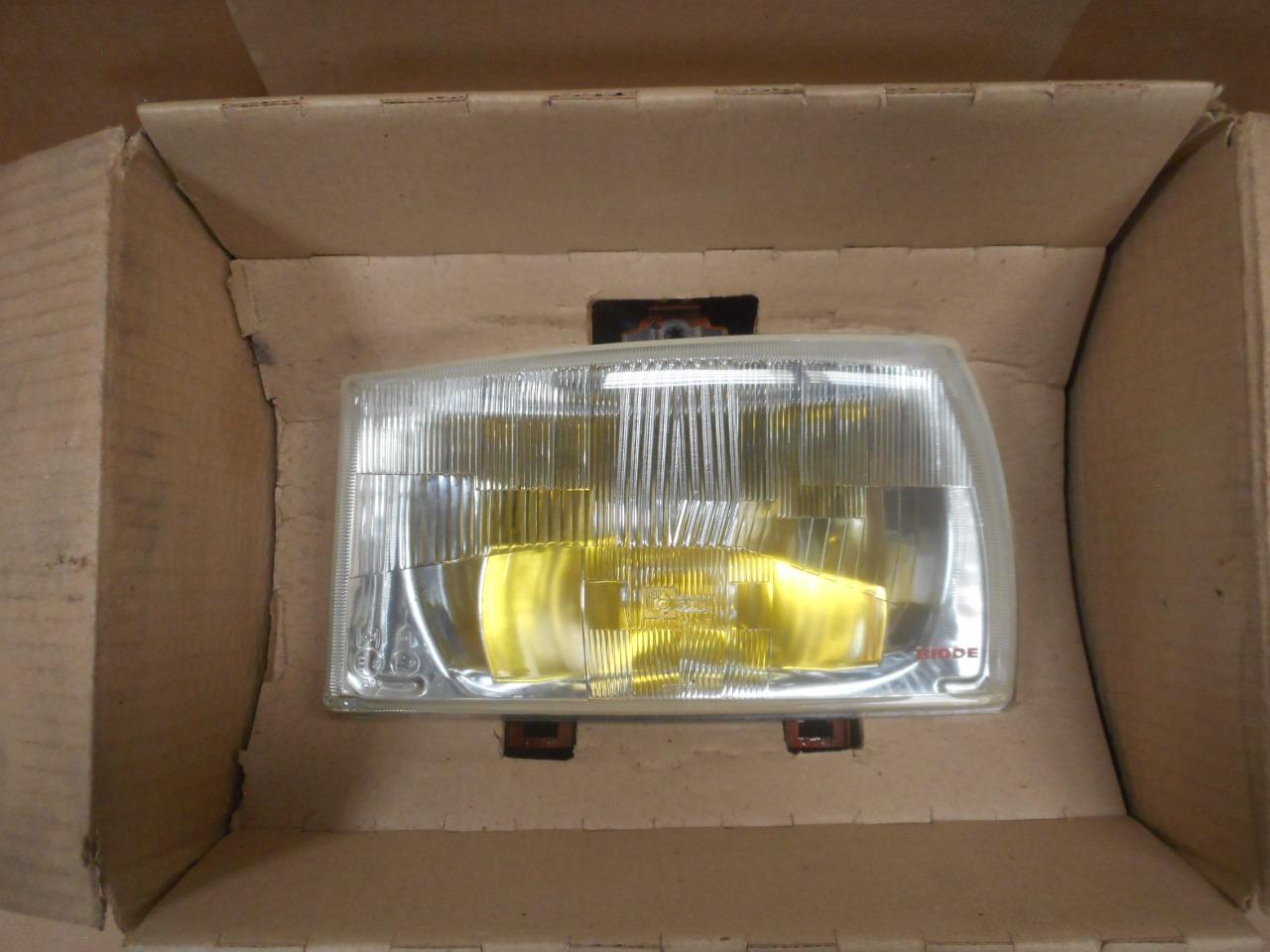 Phare neuf bi-iode PEUGEOT 304 cabriolet LesAnciennes.com