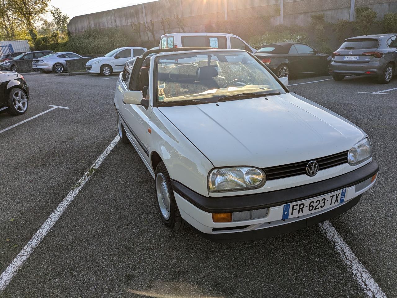 VOLKSWAGEN Golf Golf cabriolet carat - 1994 LesAnciennes.com
