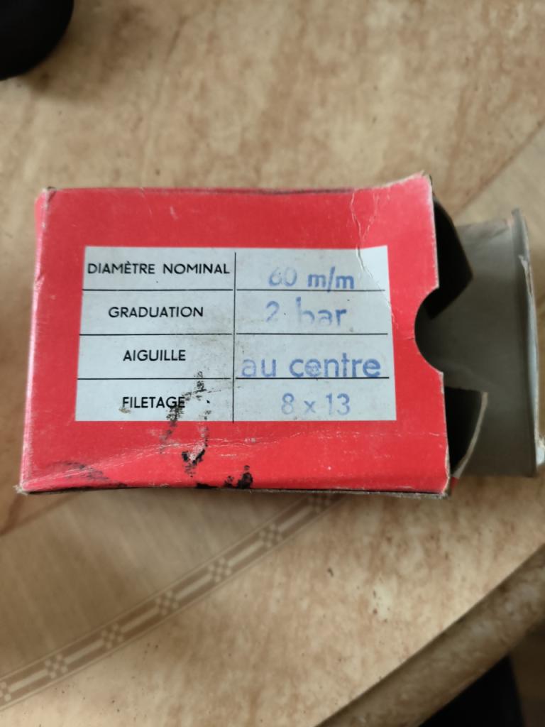 Manomètre 0–2 bar Ø 60 mm Filetage 8×13 Neuf LesAnciennes.com