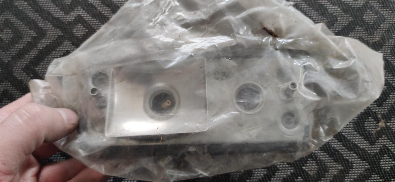 Socle de clignotant avant RENAULT 16 (R16) LesAnciennes.com