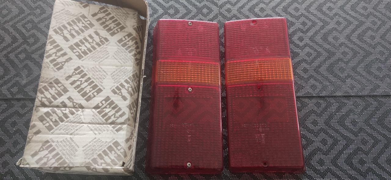 Cabochons feux arrière RENAULT 4 (R4) F6 LesAnciennes.com