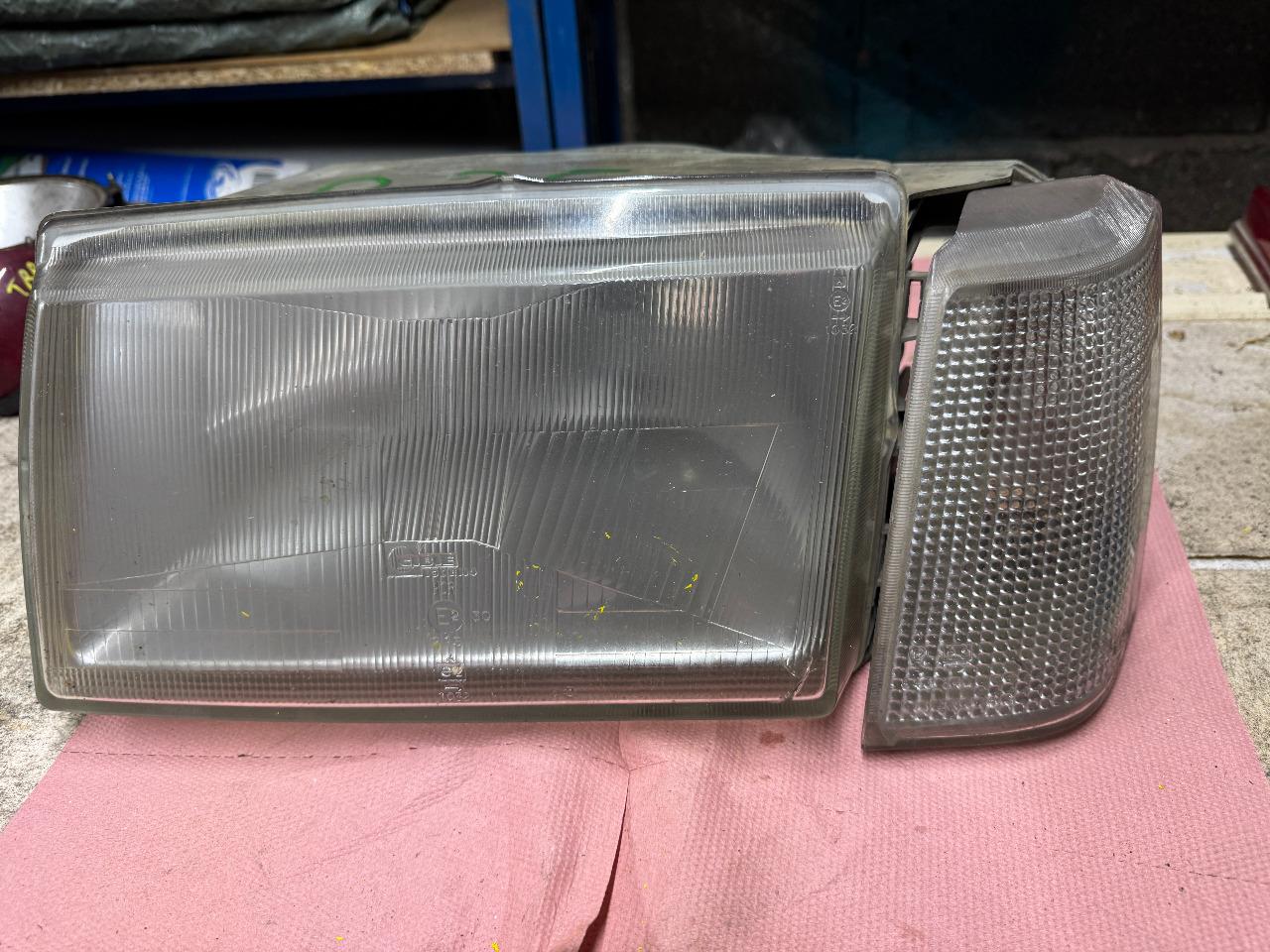 Phare RENAULT 25 (R25) phase 1 LesAnciennes.com