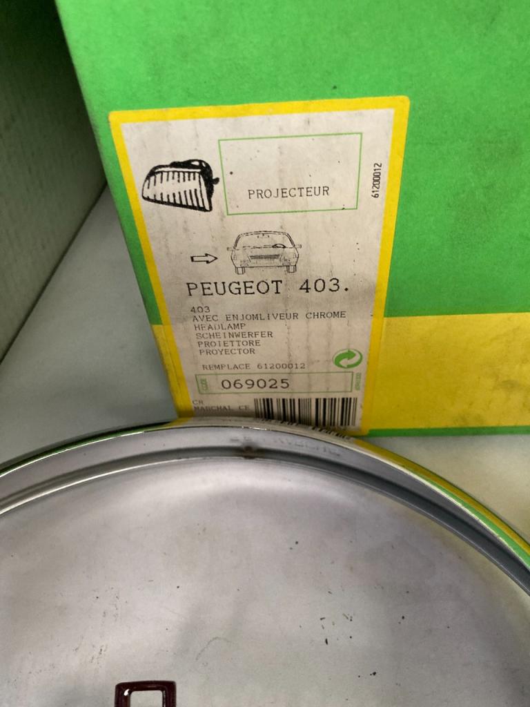 Optique D VALEO complet avec cuve neuf PEUGEOT 403 LesAnciennes.com