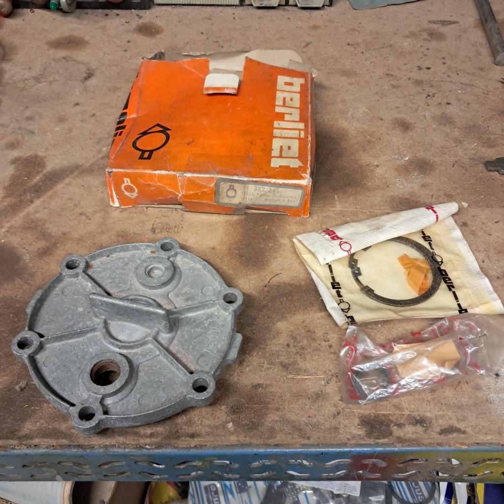 Kit reparation pompe a eau BERLIET 322245 LesAnciennes.com