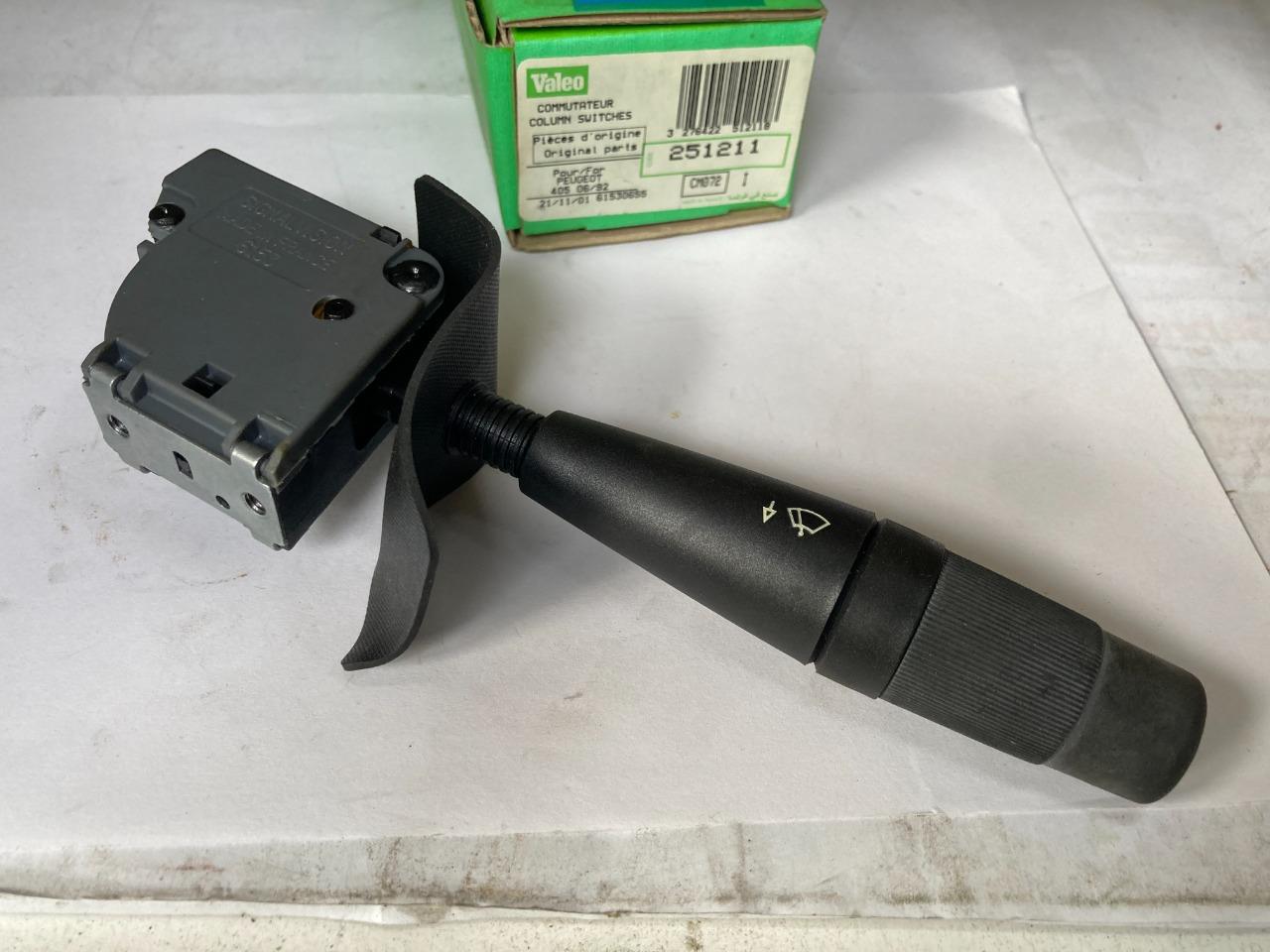 Comodo neuf PEUGEOT 405 LesAnciennes.com