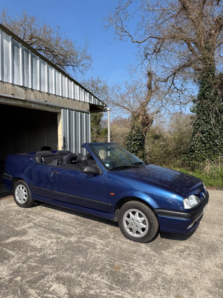 RENAULT 19 (R19) Cabriolet - 1995 LesAnciennes.com
