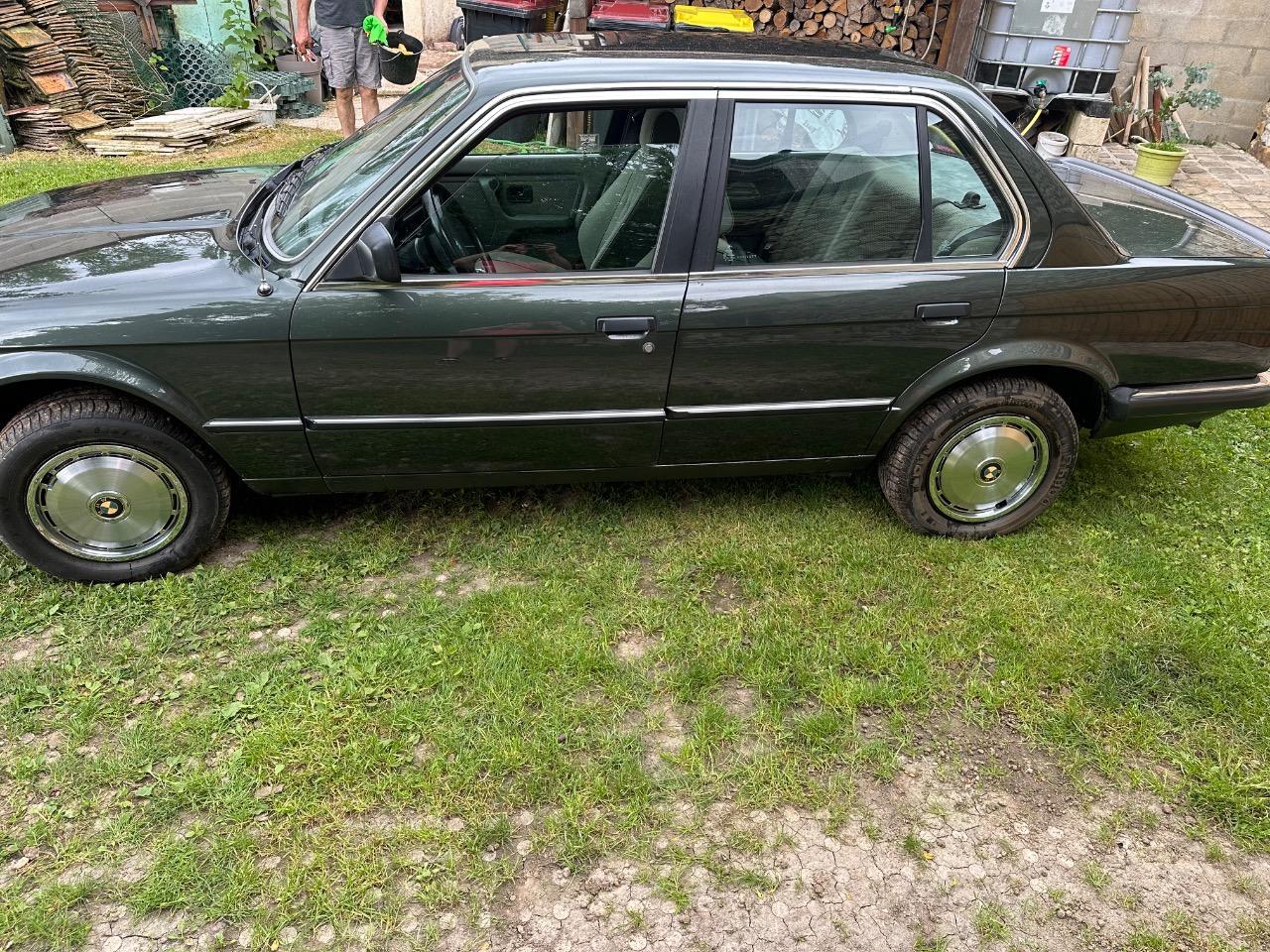 BMW 323 E30 - 1984 LesAnciennes.com