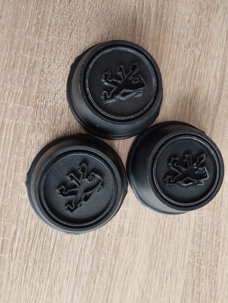 Cabochons PEUGEOT 305 LesAnciennes.com