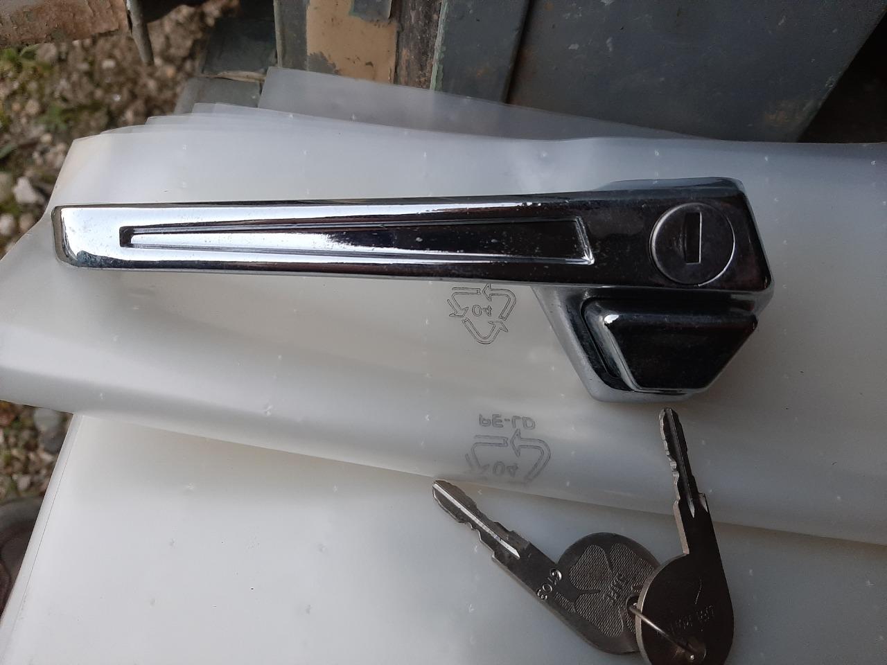 Poignée de porte ALFA ROMEO Alfetta LesAnciennes.com