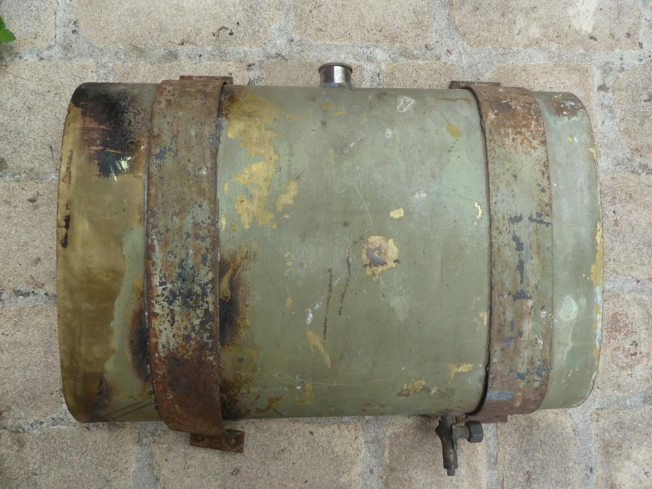 Réservoir essence NON IDENTIFIÉE réservoir essence LesAnciennes.com
