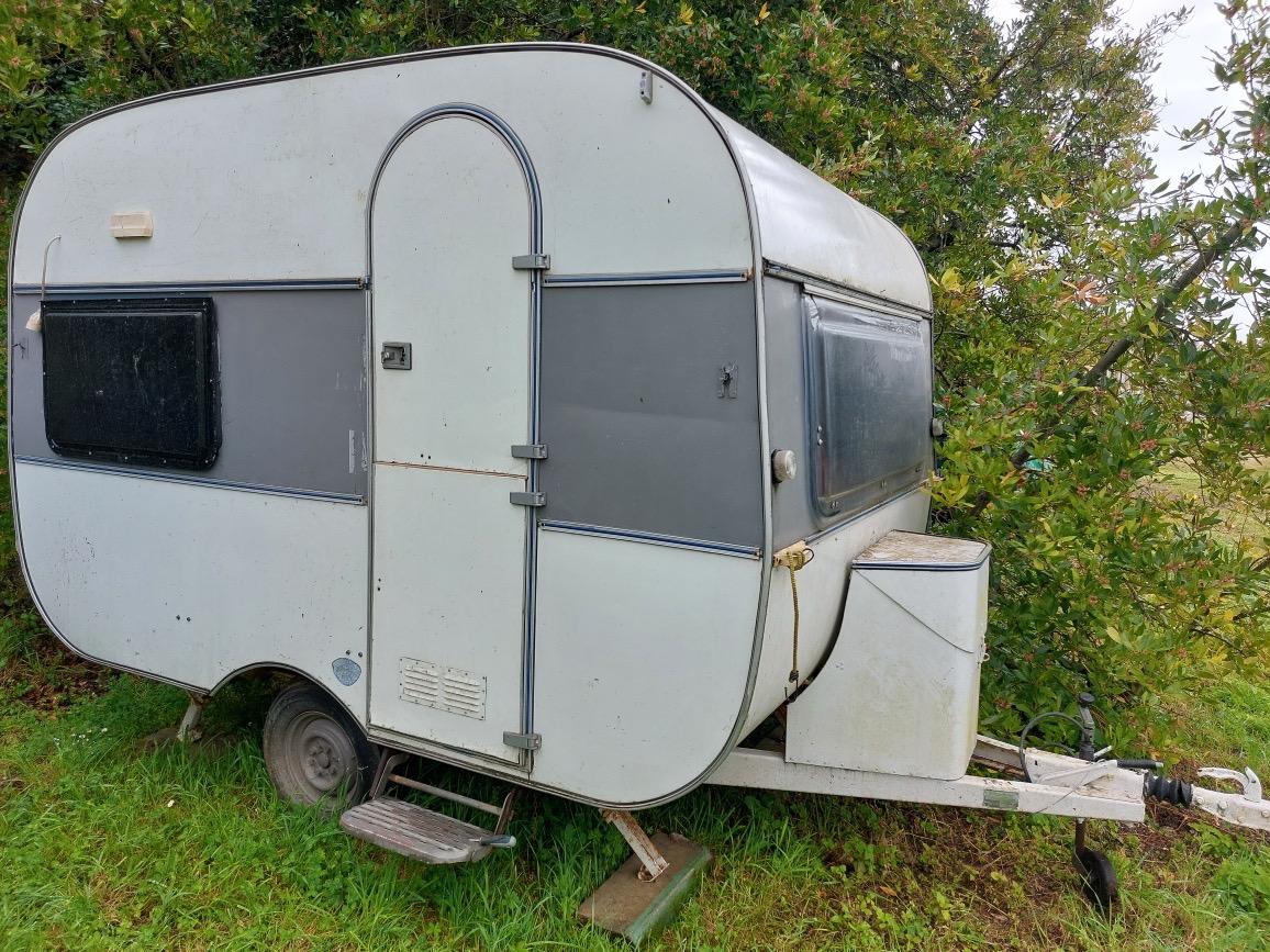 Petite caravane Adriatique PTC 660kg LesAnciennes.com