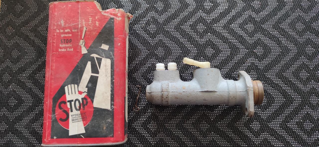 Maître cylindre SIMCA 1301 1501 LesAnciennes.com