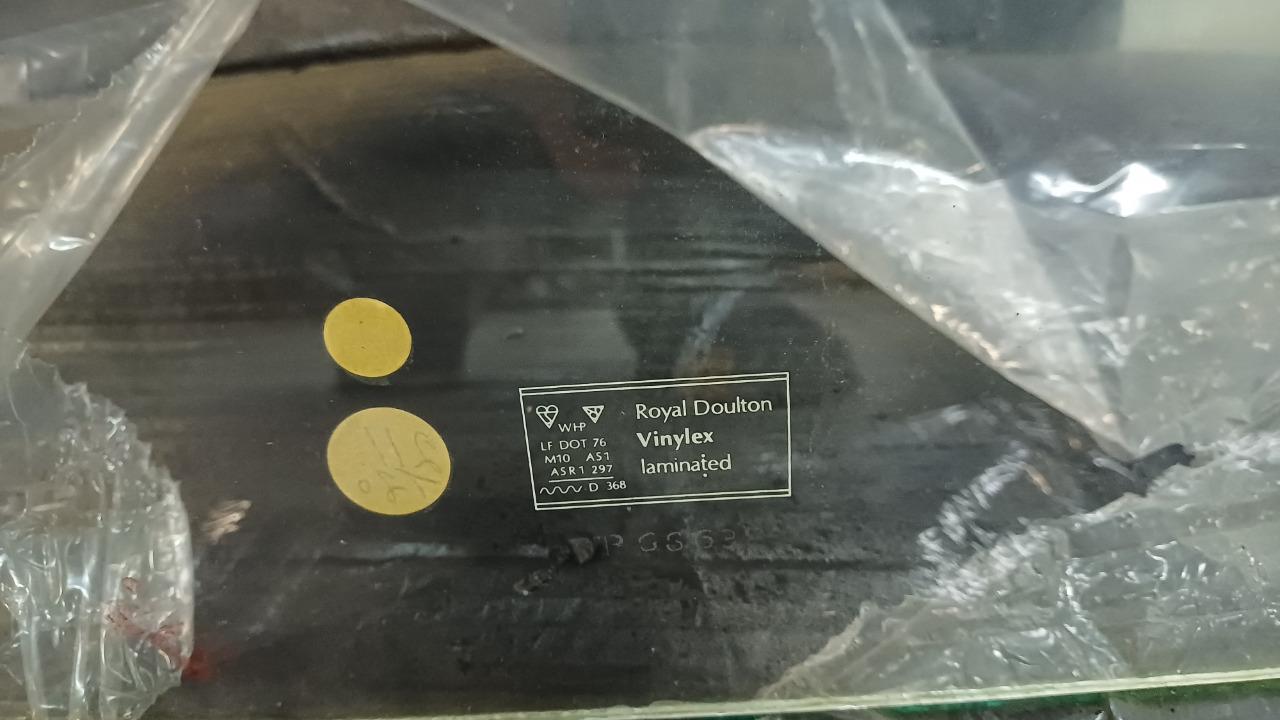 FACEL VEGA Facellia Pare brise LesAnciennes.com