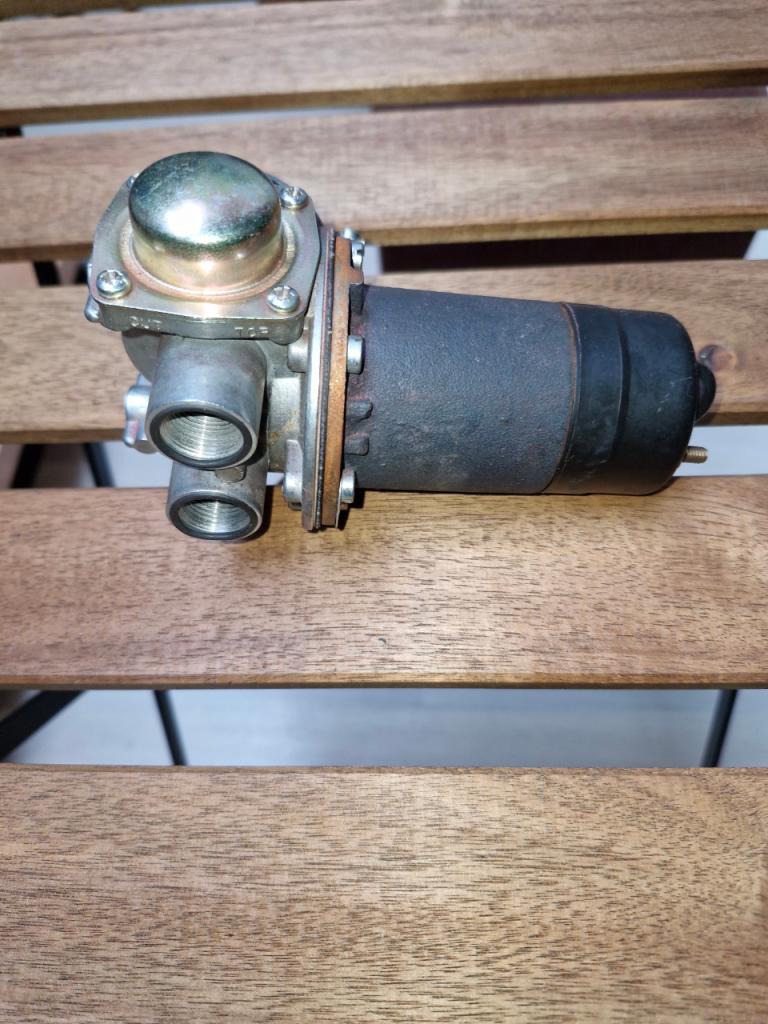 Pompe essence SU AZX1319EP LesAnciennes.com