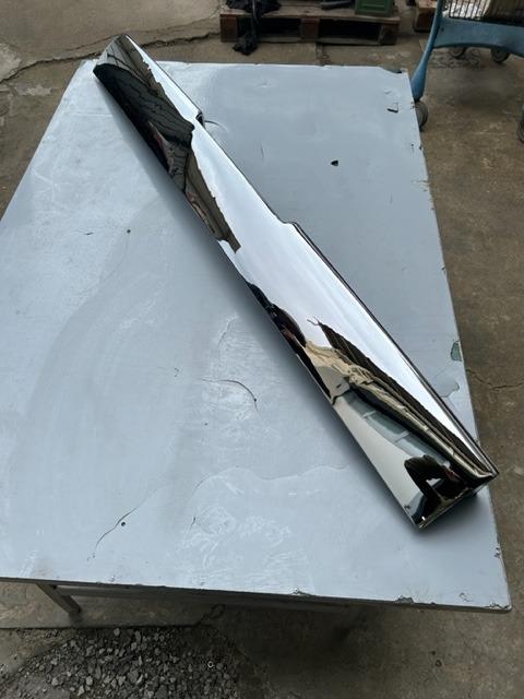 Pare-chocs arrière central pour Fiat 130 Coupè LesAnciennes.com