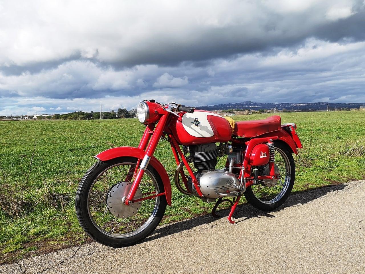 1957 MV Agusta 175 LesAnciennes.com