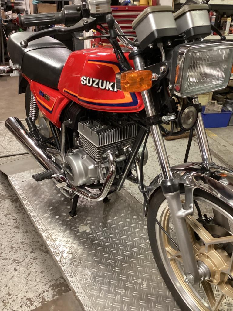 SUZUKI GT 125 X 4 - 1984 LesAnciennes.com