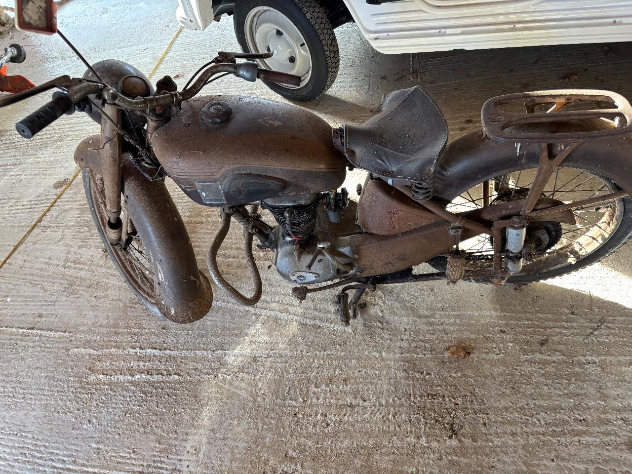 MOTOBECANE 125 LT - 1955 LesAnciennes.com