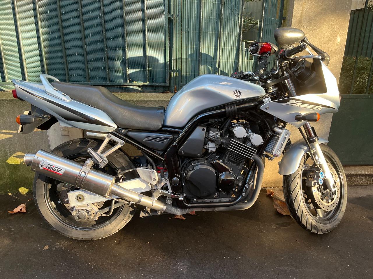 YAMAHA FZ 600 FZS600 - 2003 LesAnciennes.com