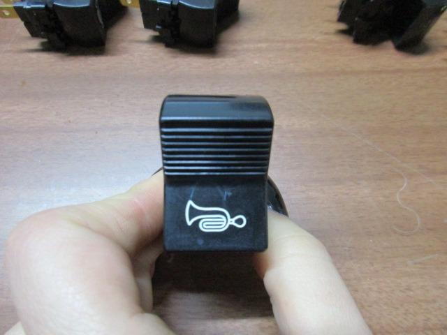 Interrupteur de clacson Lamborghini Miura, Espada LesAnciennes.com