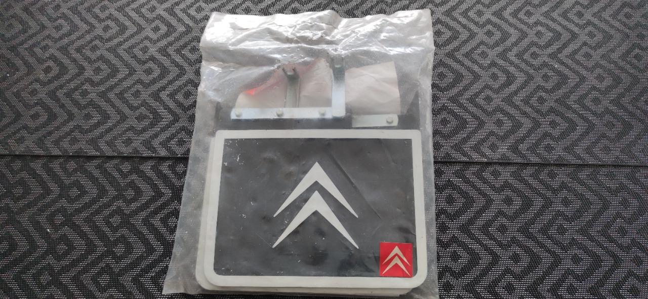 Bavettes arrière CITROEN Visa LesAnciennes.com