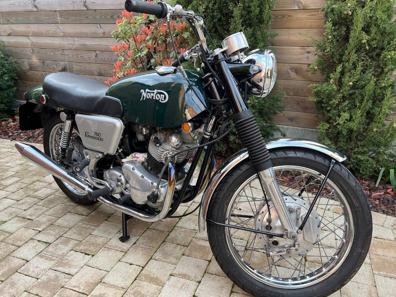 NORTON Commando 750 - 1969 LesAnciennes.com