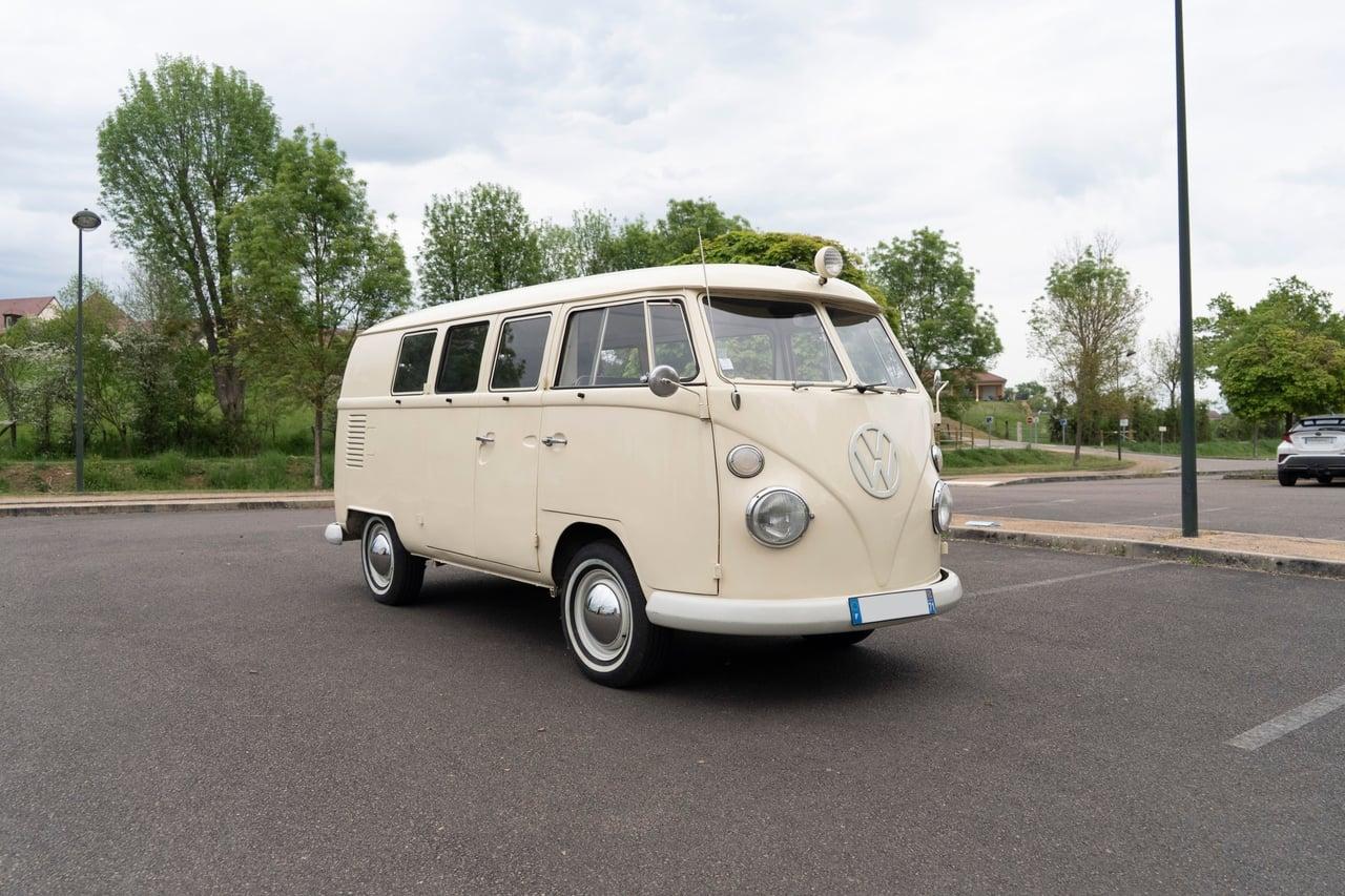 1967 Volkswagen T1 Ambulance LesAnciennes.com