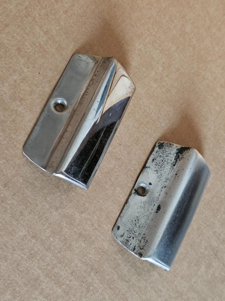 Raccord central pare-brise CITROEN DS LesAnciennes.com