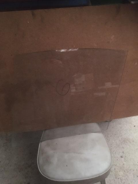 Vitres porte D et G VOLVO P1800 LesAnciennes.com