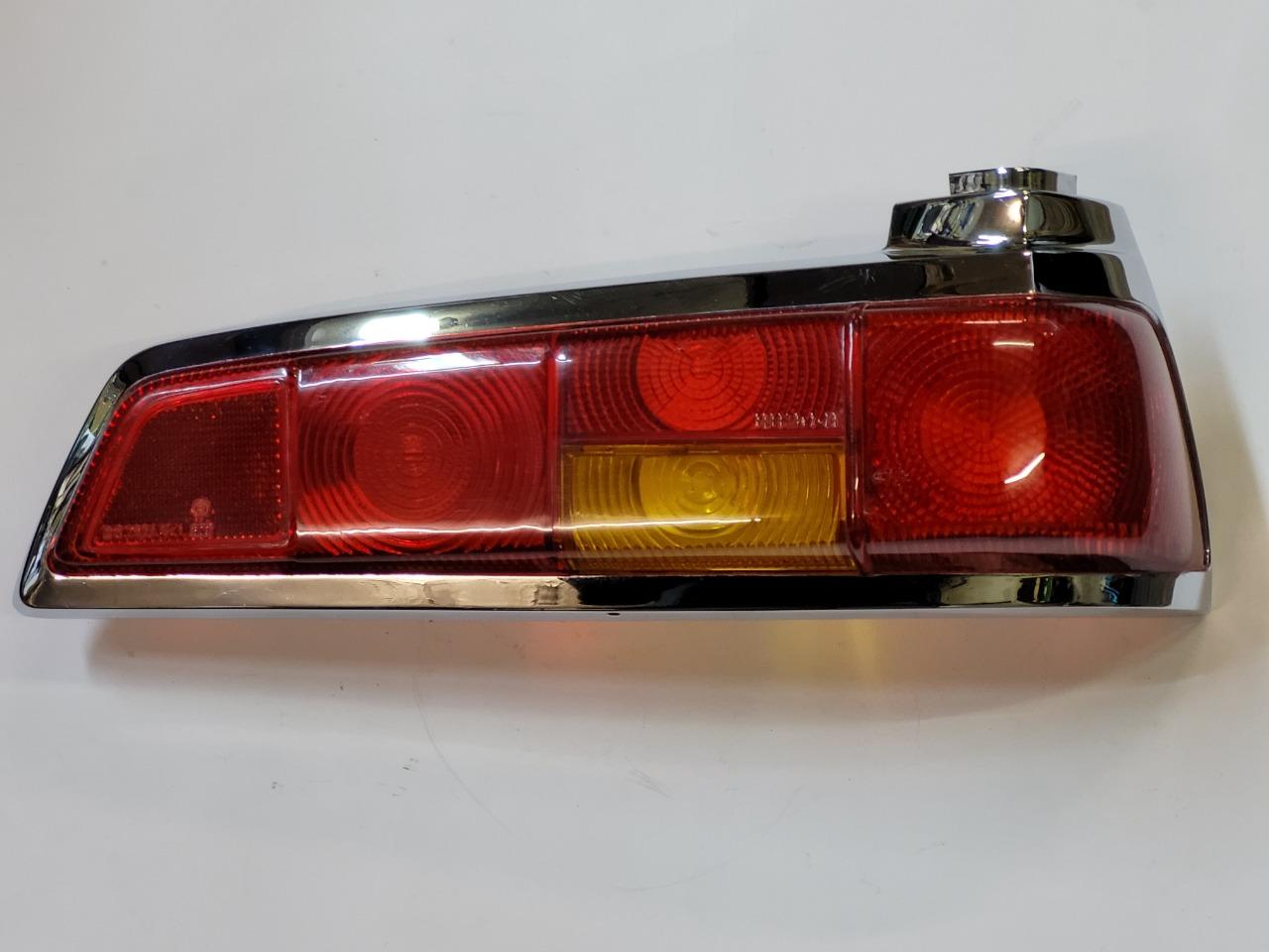 Feu AR droit MERCEDES W110 LesAnciennes.com