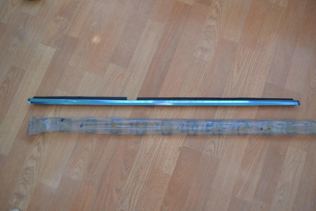 Lèche vitre intérieur AR G PEUGEOT 504 LesAnciennes.com