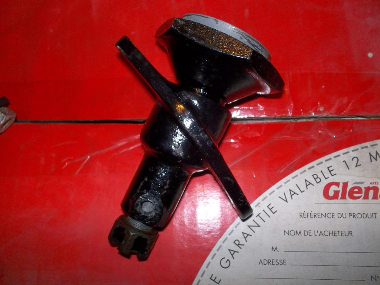 Supports de phares RENAULT Primaquatre LesAnciennes.com