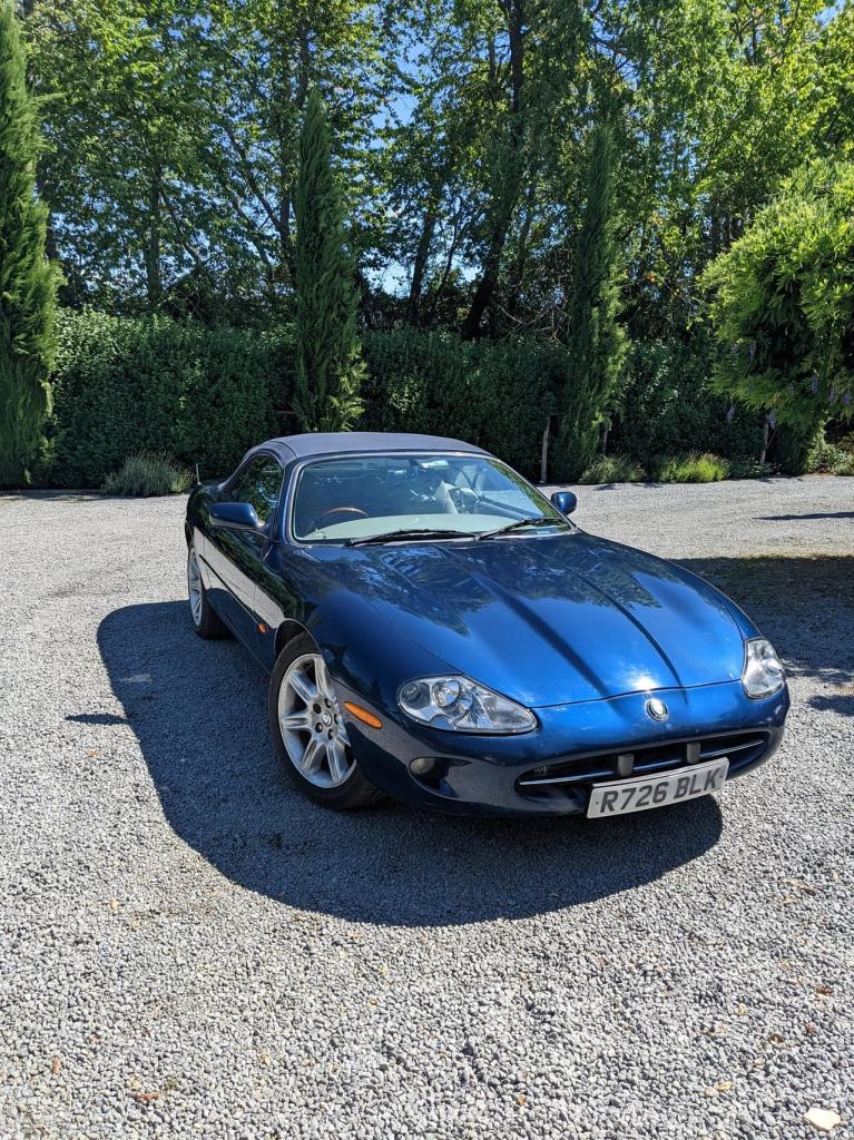 1998 Jaguar XK8 X100 LesAnciennes.com