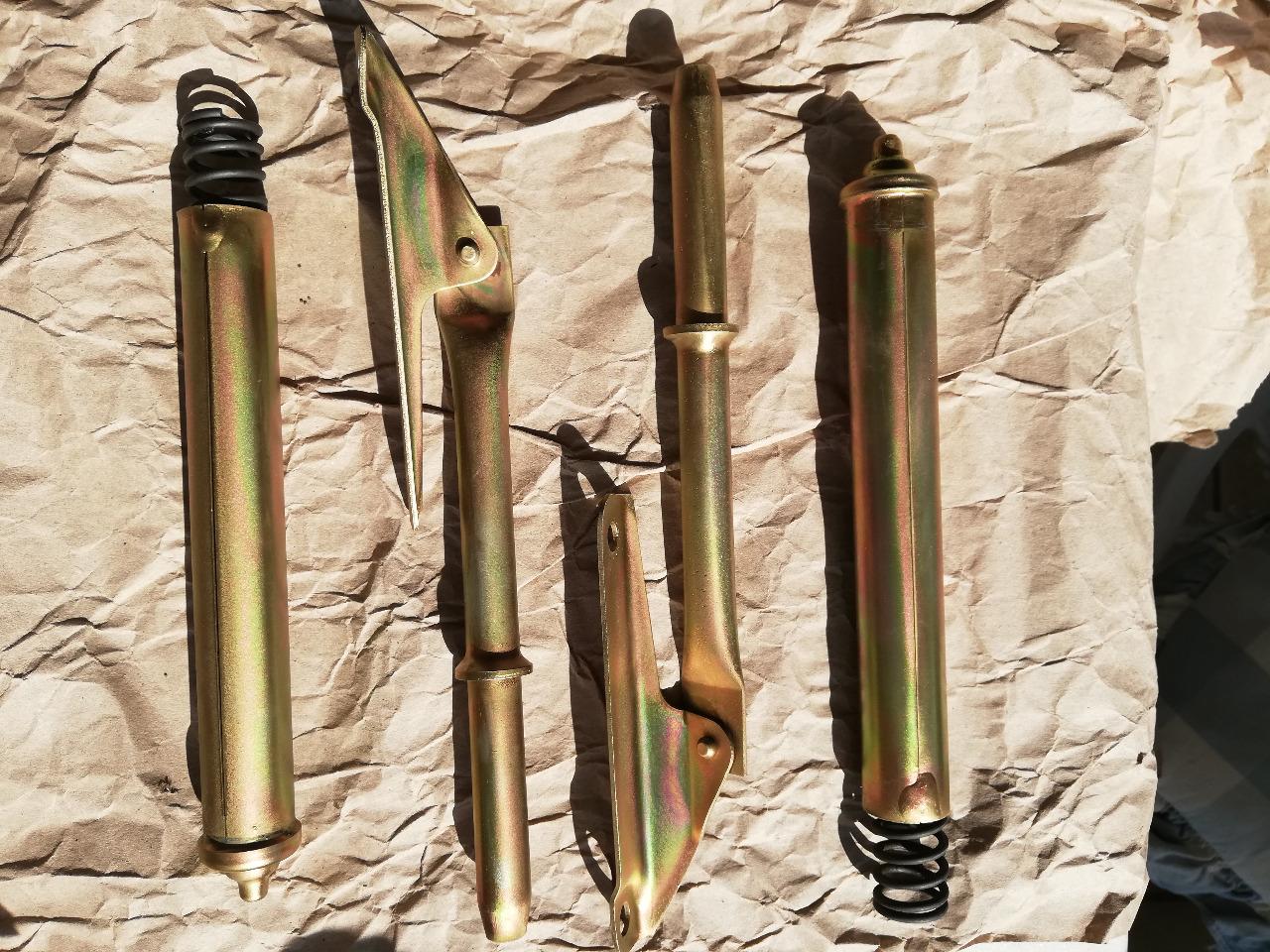 Vérins de coffre CITROEN DS LesAnciennes.com