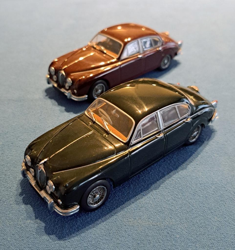 2 Jaguar MK2 Minichamps 1/43eme LesAnciennes.com