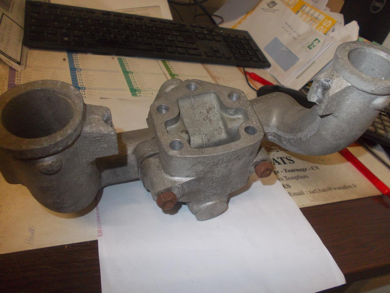 Pipe admission PEUGEOT 402 LesAnciennes.com