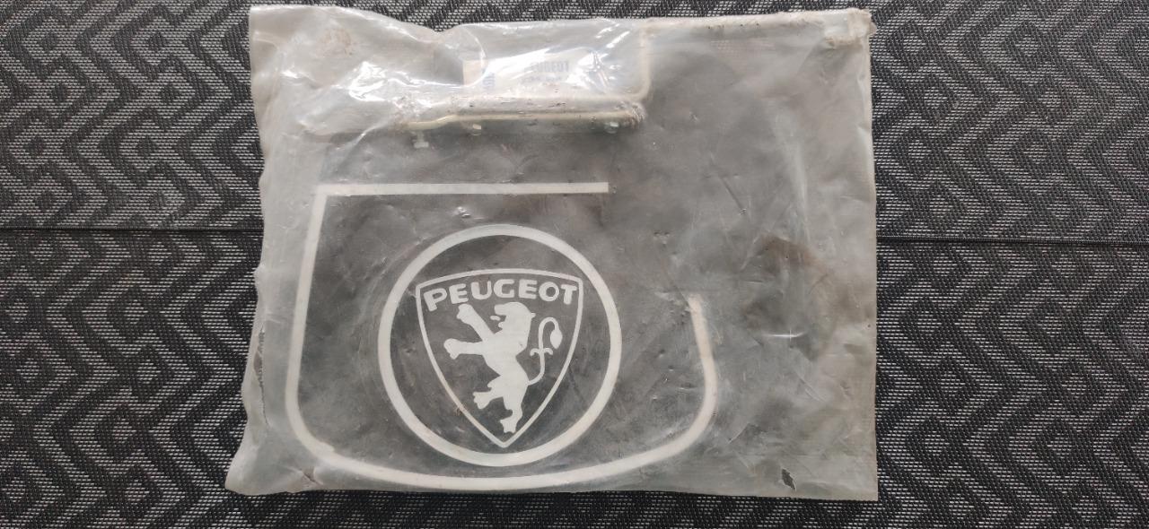 Bavettes arrière PEUGEOT 204 break LesAnciennes.com