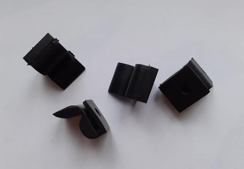 Butée de capot RENAULT 4 (R4) LesAnciennes.com