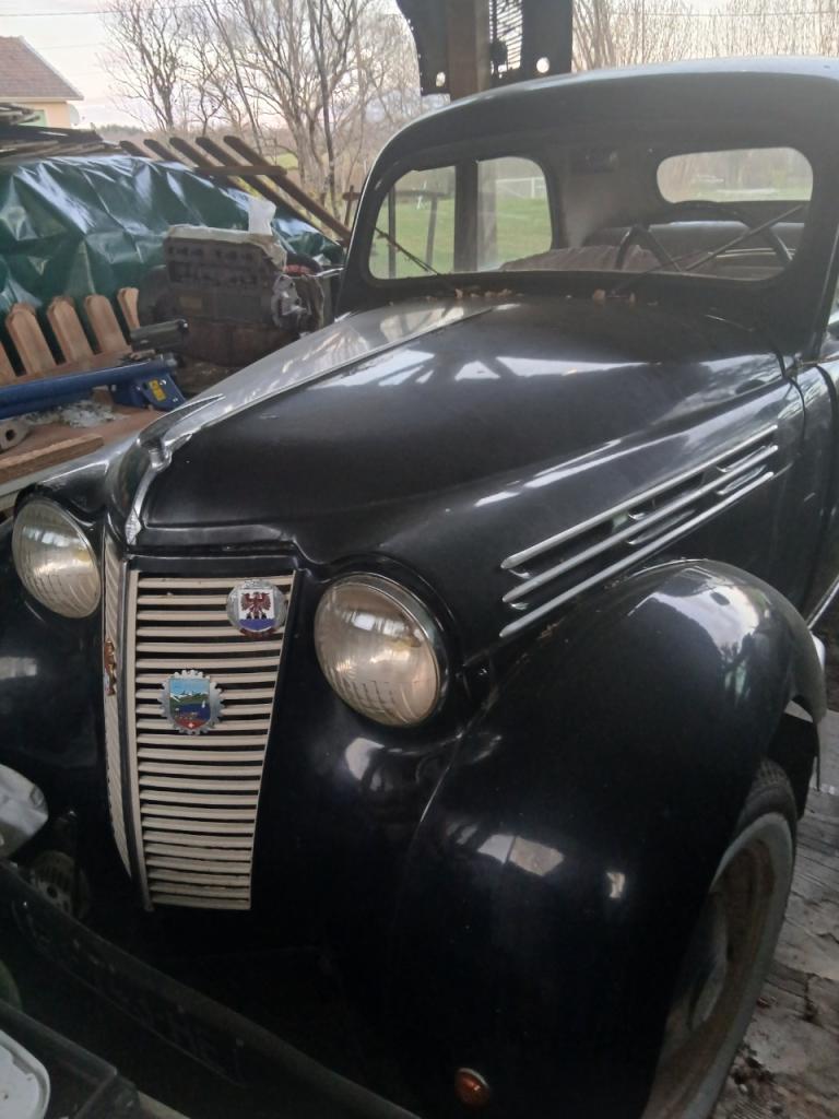 RENAULT Juvaquatre BFK4 Juvaquatre - 1948 LesAnciennes.com