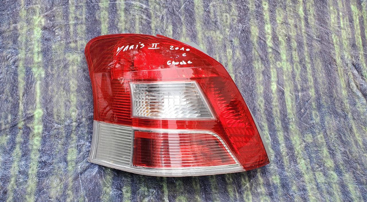Feu arrière gauche conducteur TOYOTA YARIS 2nd gén LesAnciennes.com
