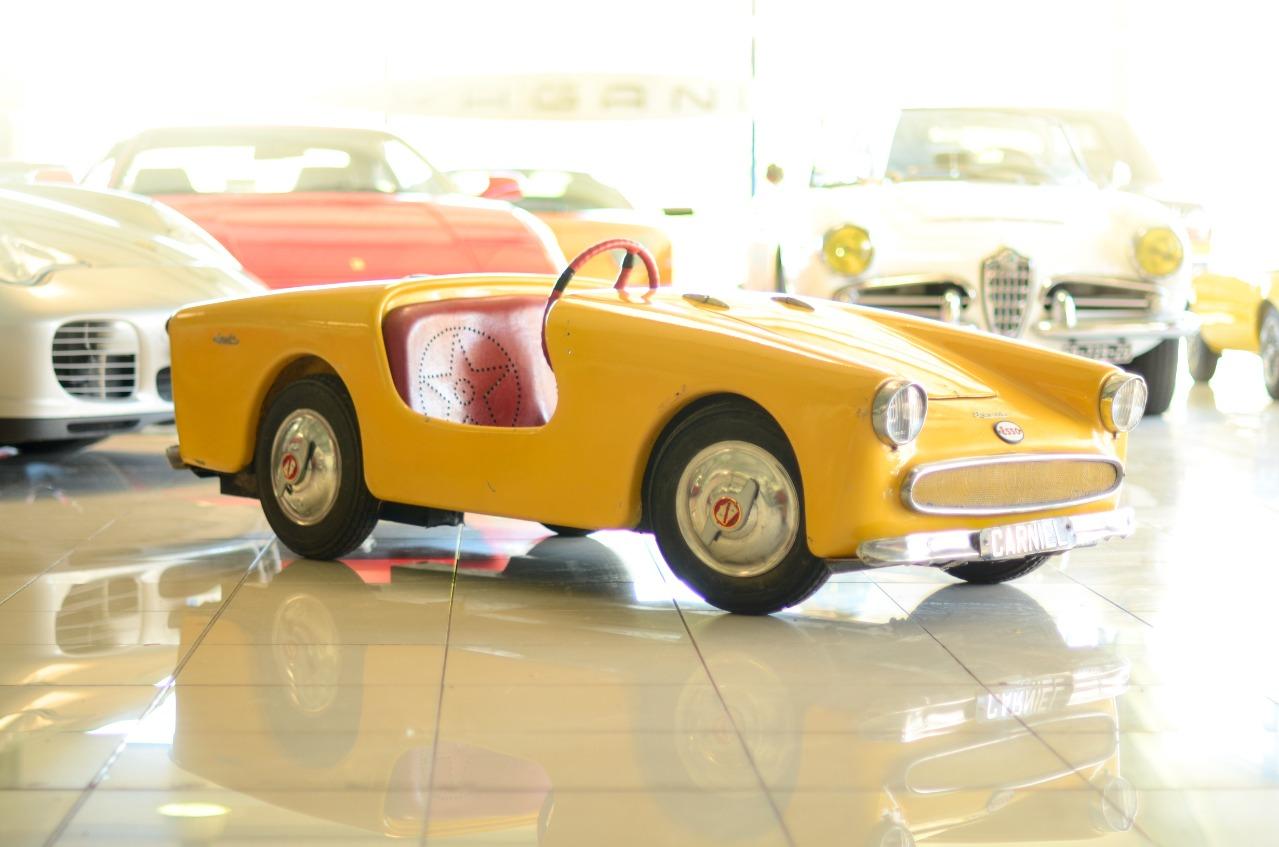 Voiture pour enfant motorisée "Jeudi " LesAnciennes.com