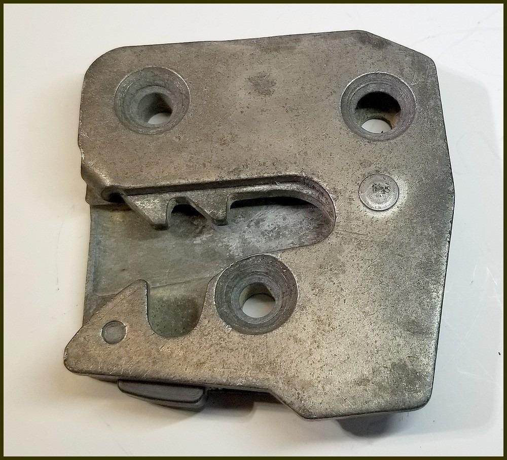 Gâche de porte droite KEIPER pour ALFA ROMEO 105 LesAnciennes.com