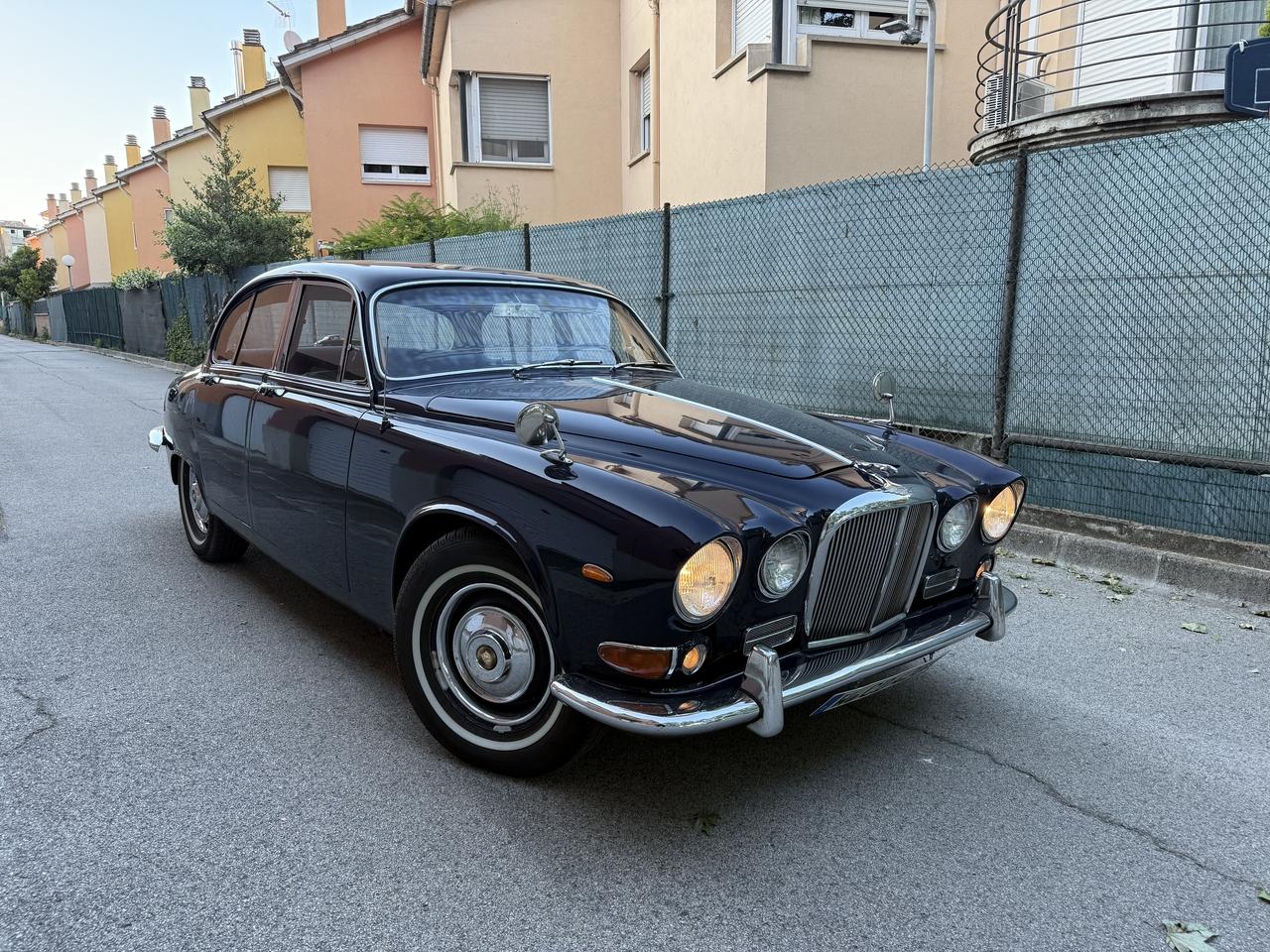 1967 Jaguar 420 MOD LesAnciennes.com