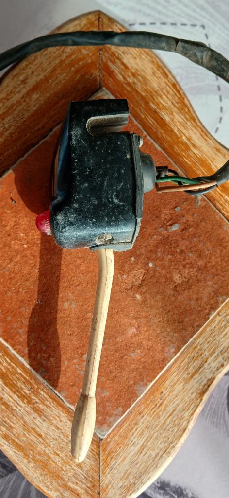 Commodo HELLA commodo LesAnciennes.com